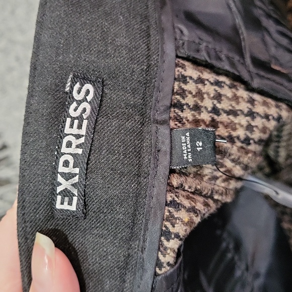 Express Shorts - Picture 8 of 12